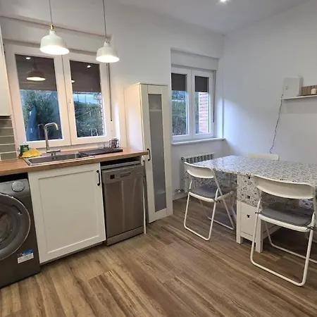Luminoso En El Centro De Asturias Лангрео